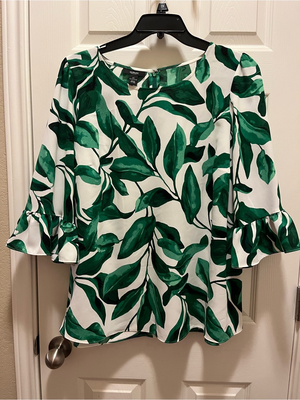 Alfani Woman 2X Green White Leaf Print Ruffle Bell Sleeve Blouse